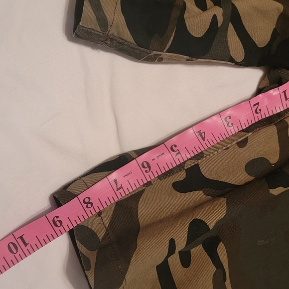 FOREVER 21 MEN CAMOUFLAGE SHORTS - Picture 8 of 10